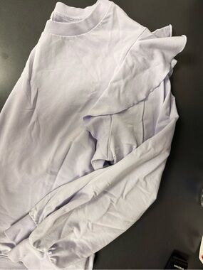 Women’s Ruffle-Shoulder Sweatshirt - Lilac